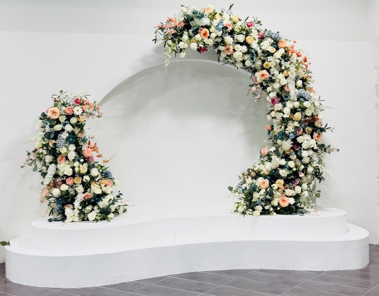 Clair de Lune Flower Arch - Image 4