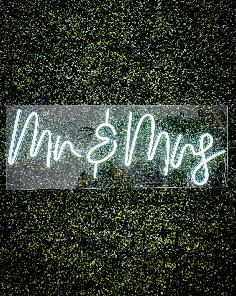 Mr & Mrs - Neon Sign